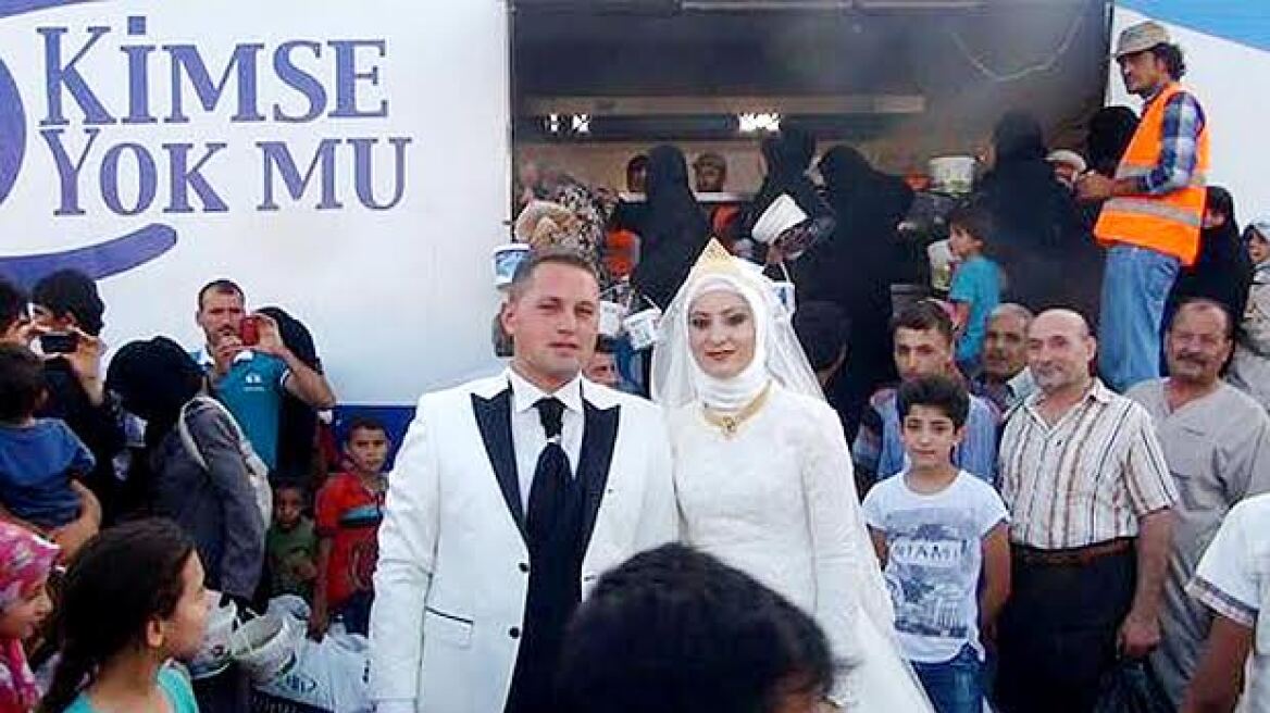 Τουρκία: Νεόνυμφοι κάλεσαν στο γαμήλιο τραπέζι... 4.000 πρόσφυγες!